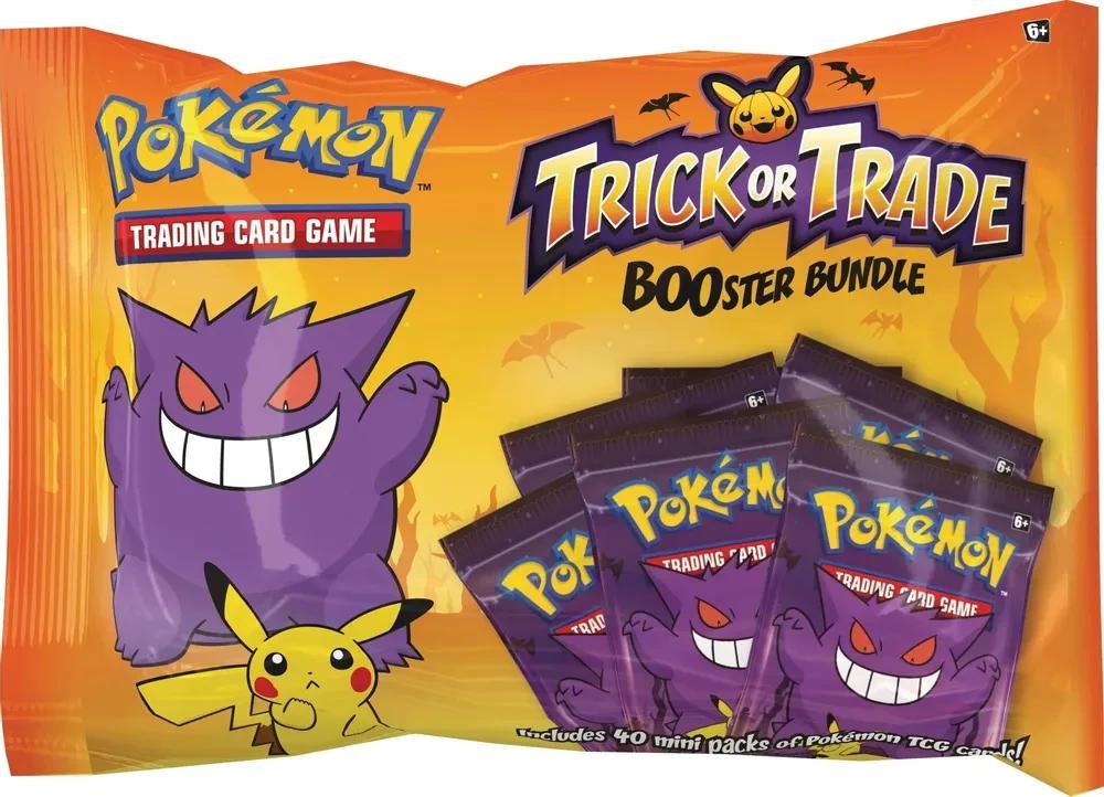 Das Trick or Trade BOOster Bundle von 2022, ein orangefarbener Beutel mit Gengar und Pikachu und dem Aufdruck „Includes 40 mini packs of Pokémon TCG cards!“.