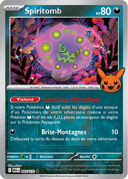 La carte promo Pokéween 2025 Spiritomb 087/132 en français, avec le tampon Pikachu citrouille en bas à droite de l'illustration et le logo Play! Pokémon derrière le texte.